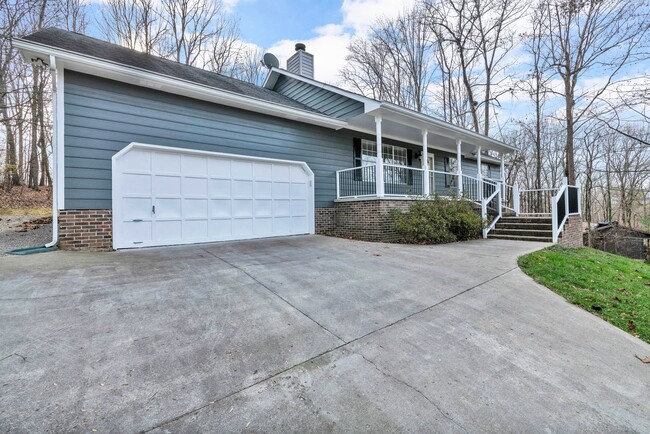 Building Photo - Clinton 37716 - 3 bedroom, 2 bath  home - ...