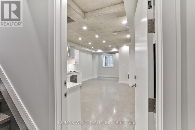 Photo du bâtiment - 1745 Keele St