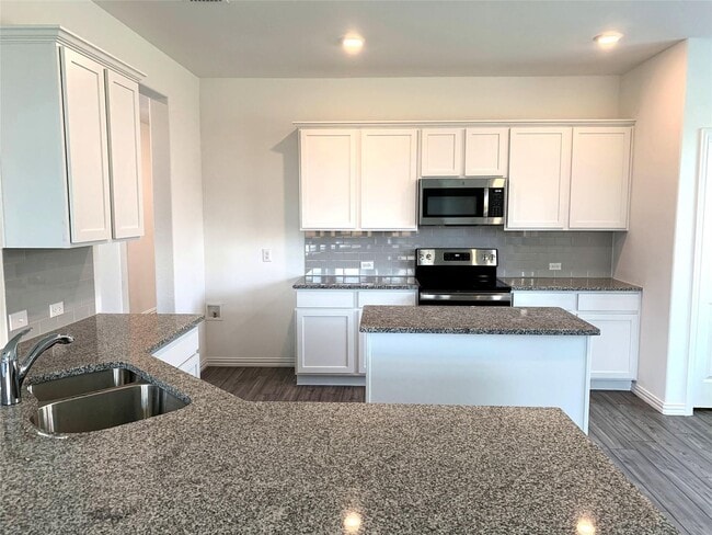 Building Photo - Sweet one-year-old house in Fate