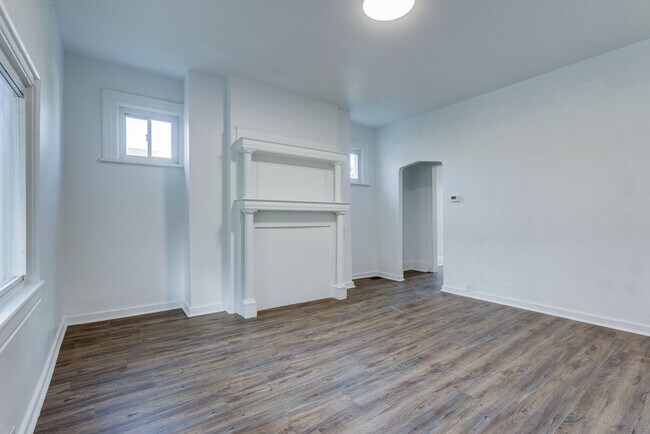 Building Photo - 623 Lillian St