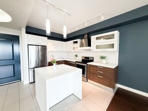 Building Photo - 1310 Nesbitt Dr