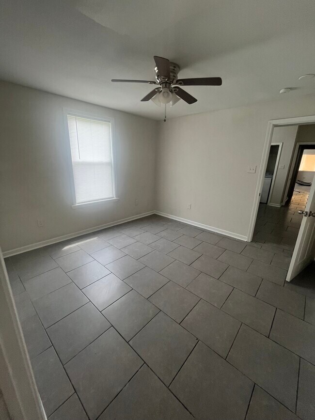 Foto del edificio - 6127 N Robertson St