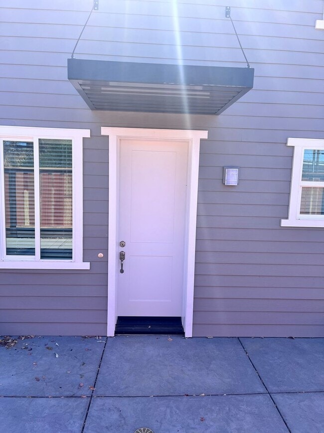 Building Photo - Charming 1 Bed / 1 Bath Home in the Heart of Martinez