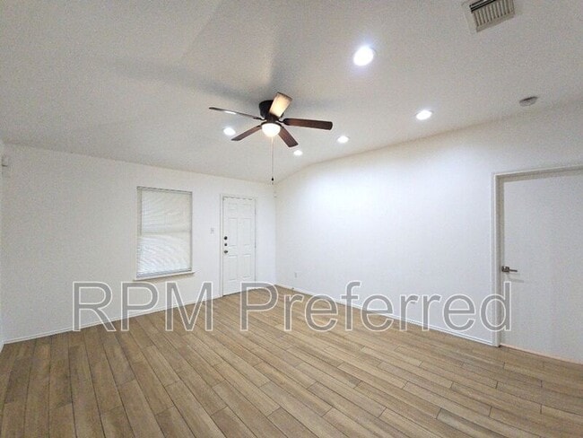 Foto del edificio - 8111 Sanford St