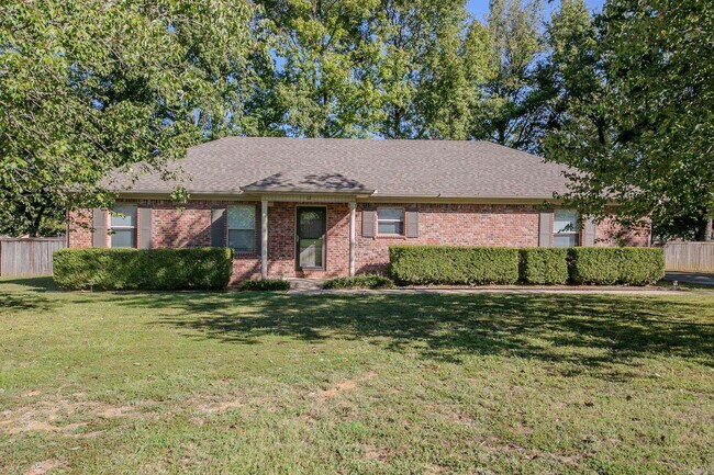 Building Photo - 12 Forest Dr