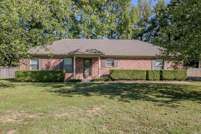 Foto del edificio - 12 Forest Dr