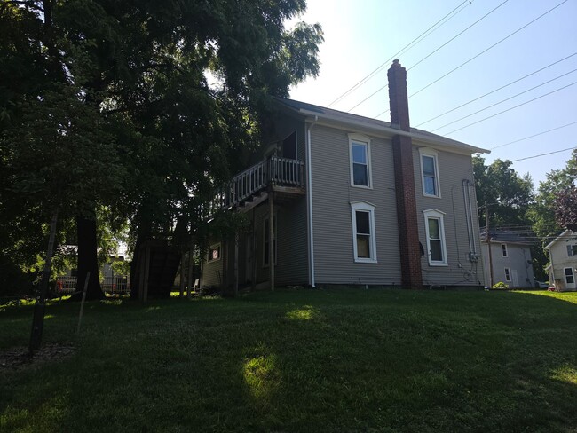 Building Photo - 245 Cherry St