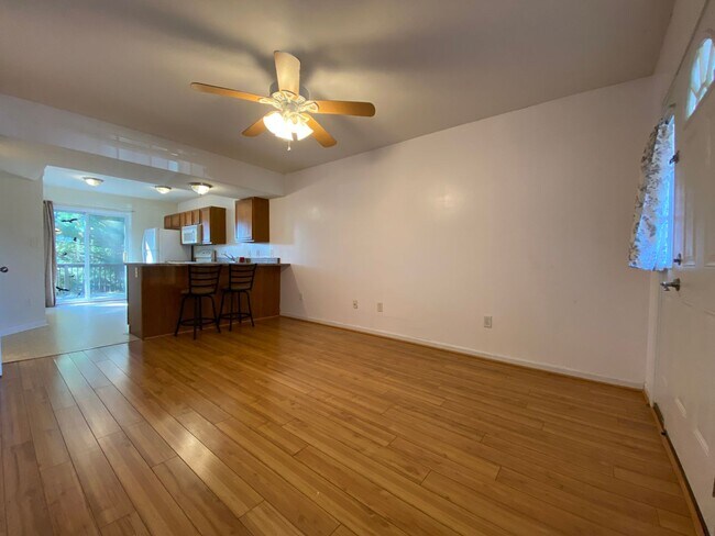 Foto del edificio - Available August 26th, 2026!