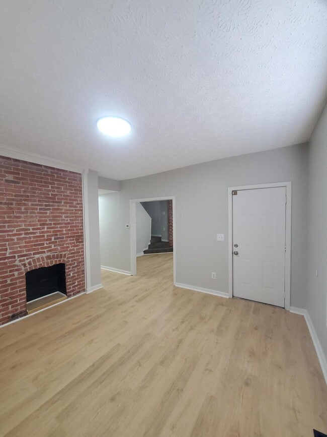 Building Photo - 33 S Cypress Ave