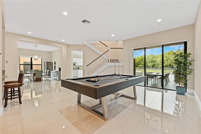 Building Photo - 9571 Eden Roc Ct