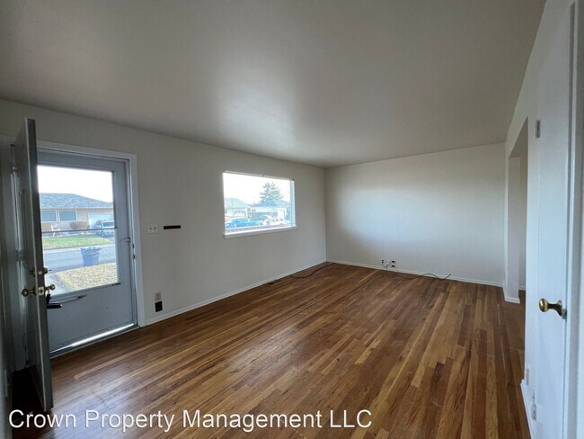 Foto del edificio - 4 br, 3.5 bath House - 1941 Everest Ave