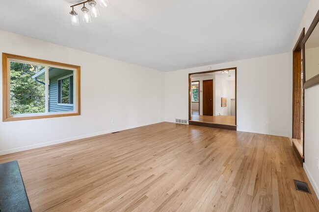 Foto del edificio - Beautiful 5-Bedroom close to Greenbluff. M...