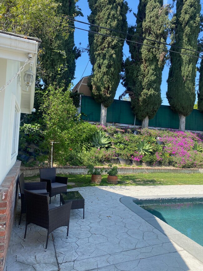 Foto del edificio - 8387 Shoup Ave