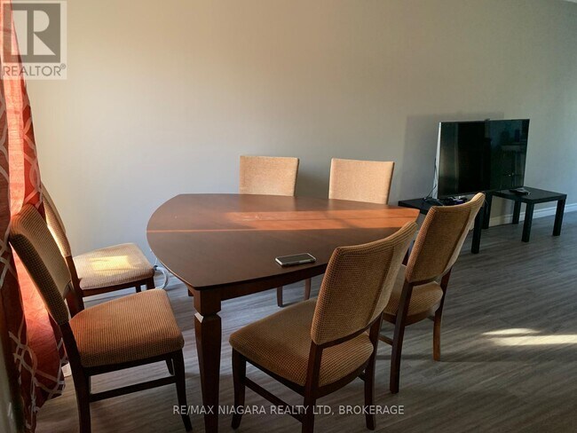 Photo du bâtiment - 310 Oakdale Ave