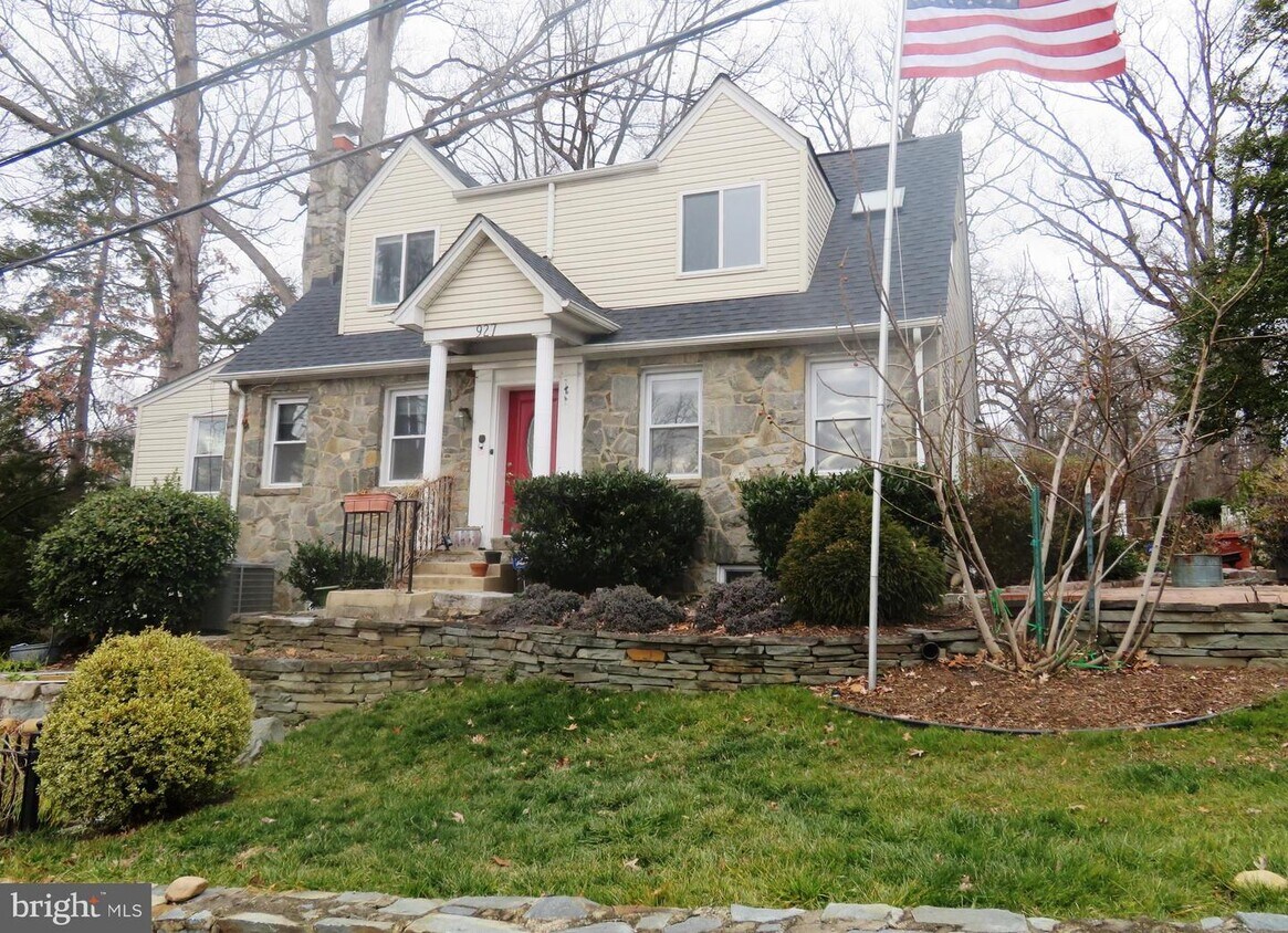 Foto principal - 927 28th St S