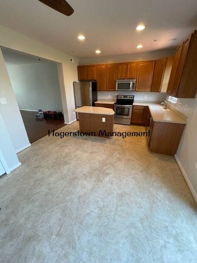 Building Photo - 18319 Roycroft Drive