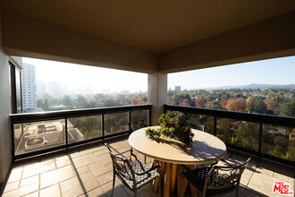 Building Photo - 10445 Wilshire Blvd