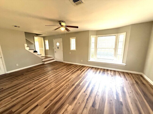 Foto del edificio - ** 4 bed 2.5 bath located in Edgewood ** Call 334-366-9198 to schedule a self tour
