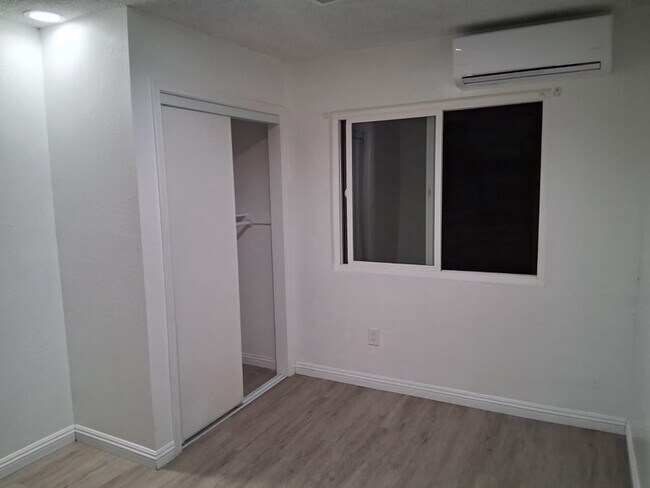 Foto del edificio - 9490 Elm Ave