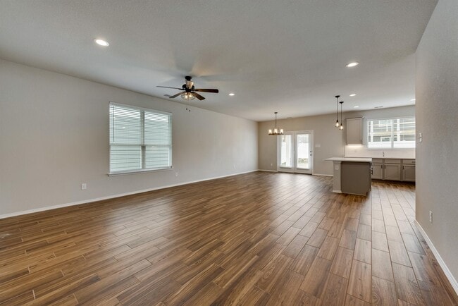 Building Photo - 1609 Hinckley Ave
