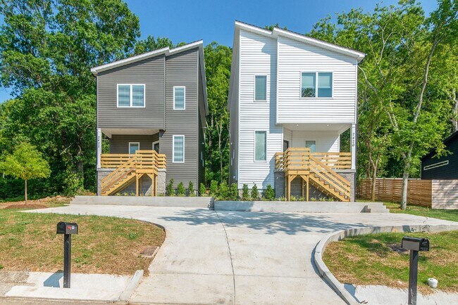 Photo - Amazing 3 bed 2.5 w/fenced yard. 10 min fr... Apartment