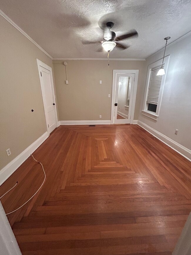 Building Photo - 833 5th Ave N