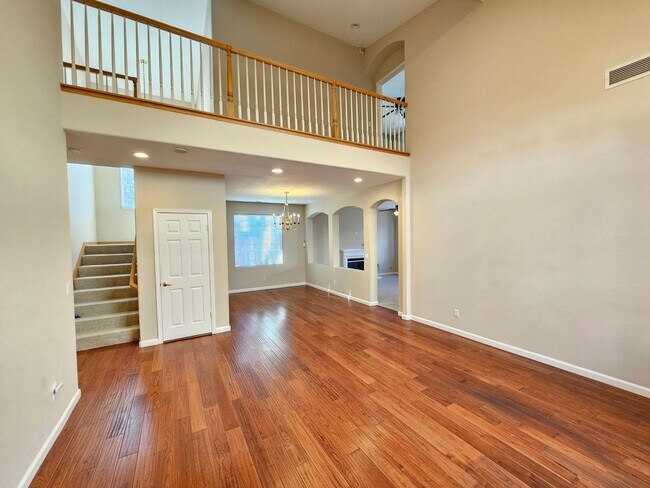 Foto del edificio - Charming 4 Bed 3 Bath Townhome near Santana Row Available Now!!