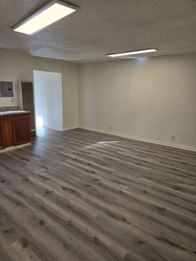 Foto del edificio - 9911 S Avalon Blvd