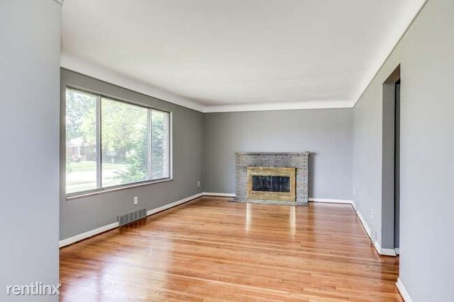 Building Photo - 3 br, 1 bath House - 14735 Edmore Dr