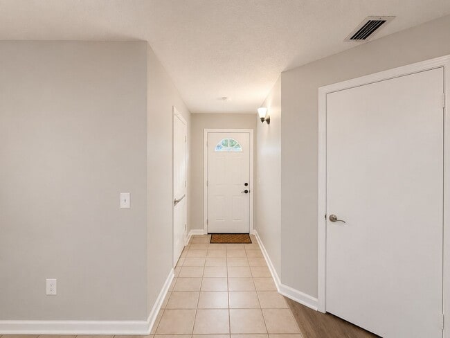 Photo - Adorable 2 bedroom 1 bath home with flex space in Lake Mary!