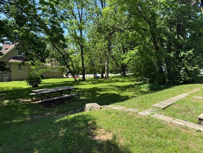 Building Photo - 5 bedroom, 2 bath Home: Available July 2027!