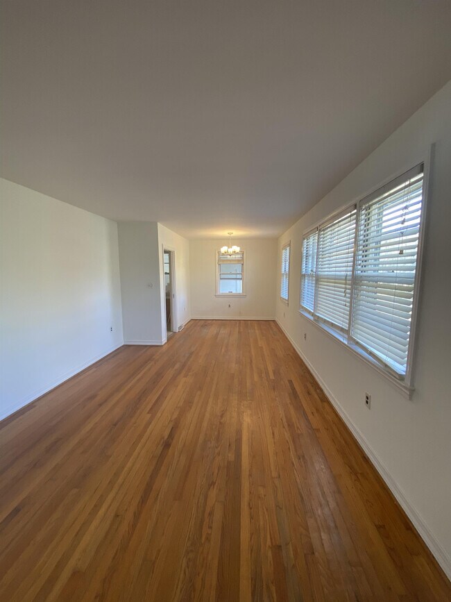 Foto del edificio - 5015 Lancaster St