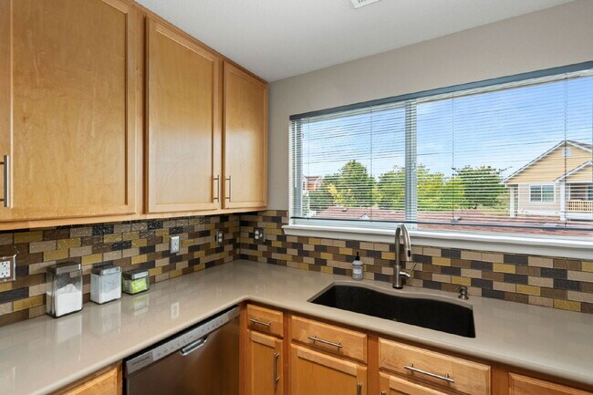 Foto del edificio - Bright & Spacious 2 Bedroom, 2 Bath Condo
