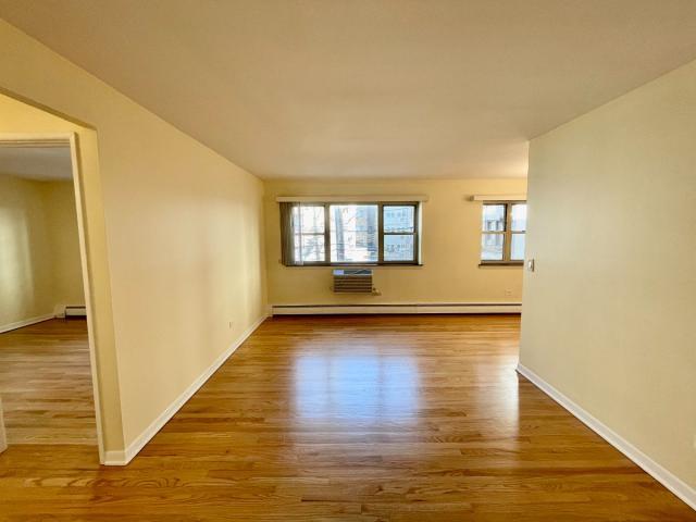 Building Photo - 1 bedroom in Chicago IL 60657