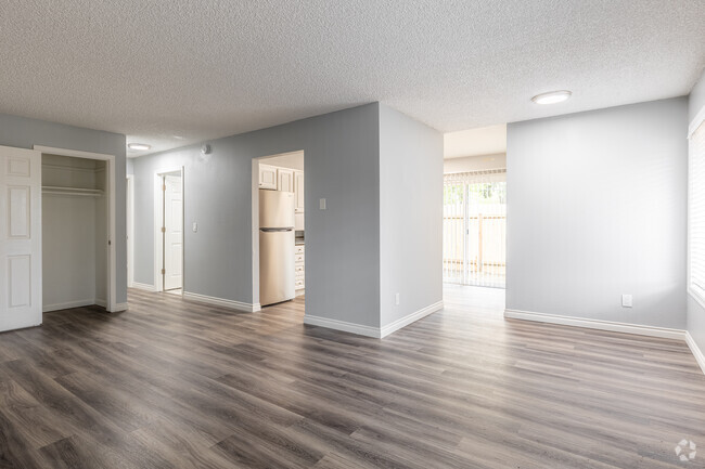 2BR, 1.5BA - 905SF - Living Room - Capitol Gardens