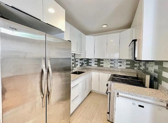 Foto del edificio - 36-20 168th St