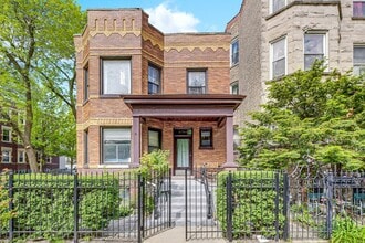 Building Photo - 2700 N Albany Ave