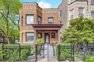 Building Photo - 2700 N Albany Ave