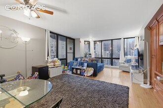 Building Photo - 303 E 49th St