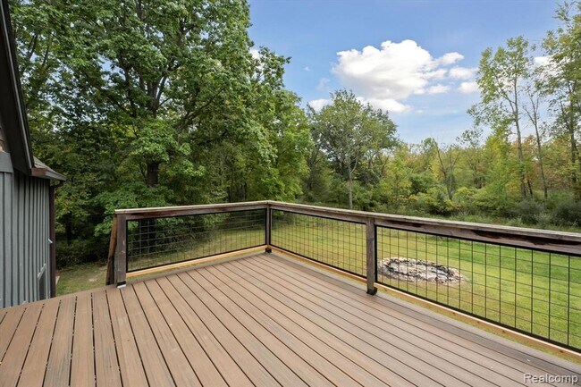 Foto del edificio - 9824 Hidden Acres