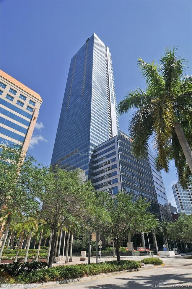 Building Photo - 1425 Brickell Ave