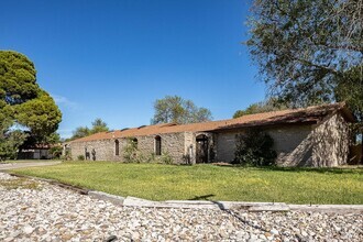 Building Photo - 323 Meandering Way