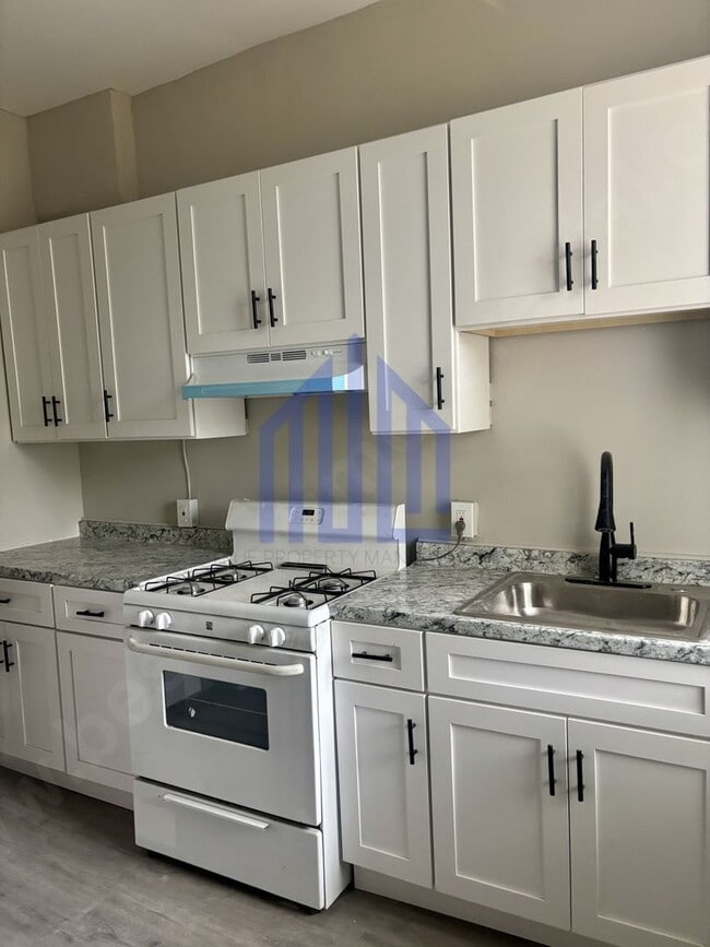 Building Photo - 1411 Bloomingdale Rd