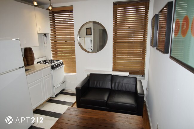 Foto del edificio - 321 W 51st St