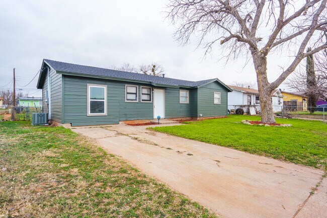 Building Photo - 5418 Laguna Dr