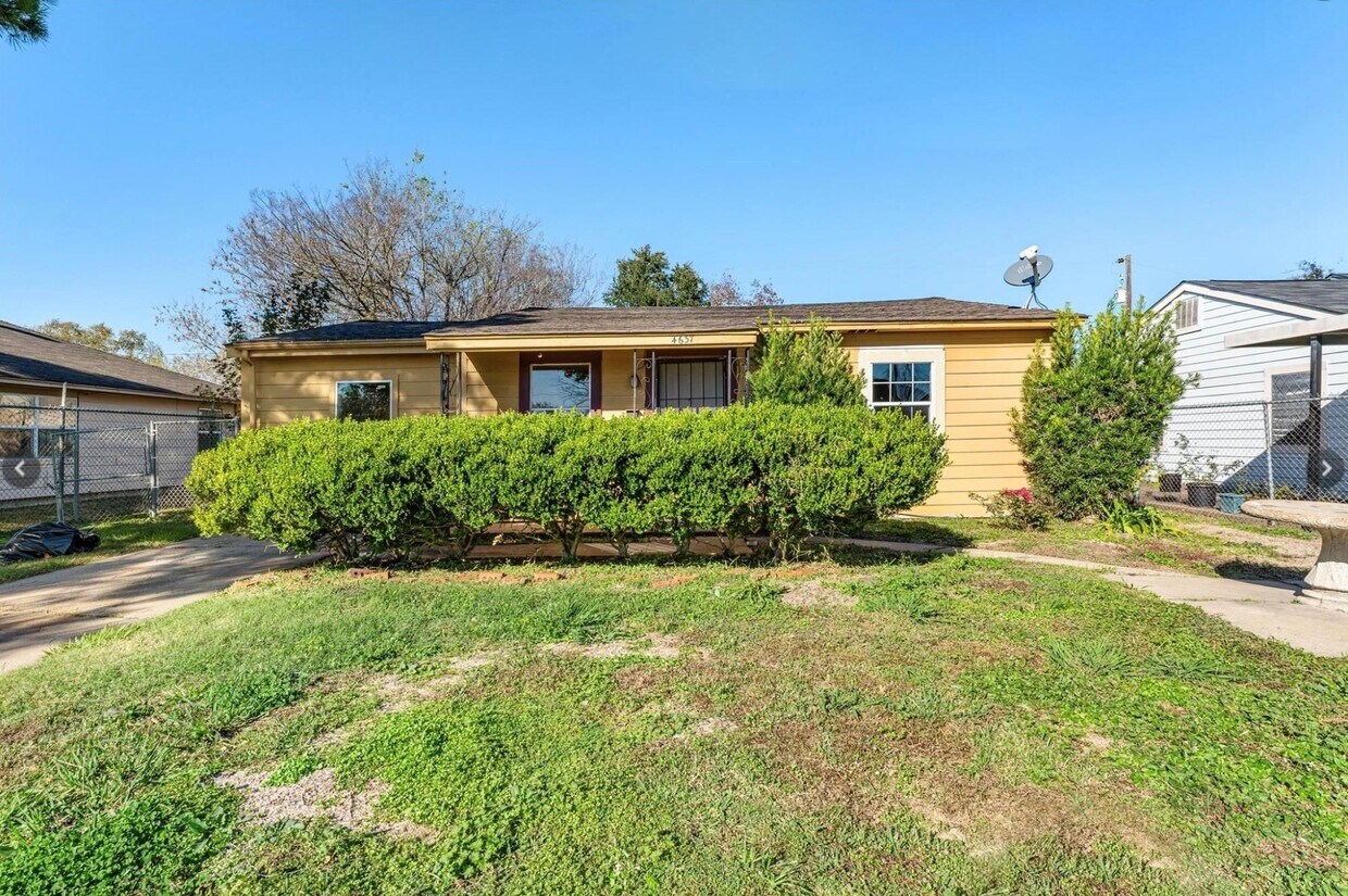 Foto principal - 4637 Carmen St