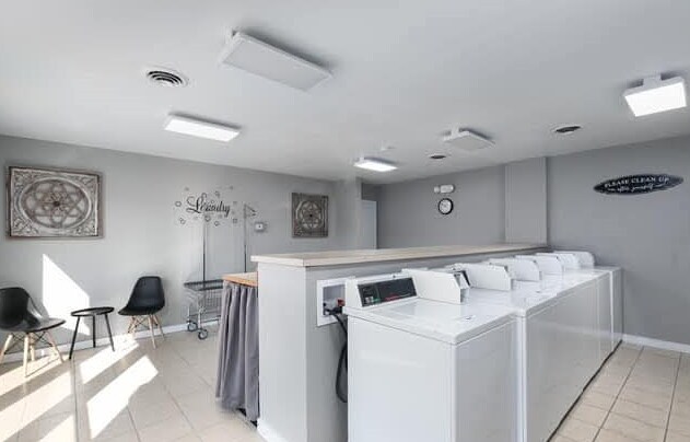 Foto del edificio - 321 Cedarview Ct