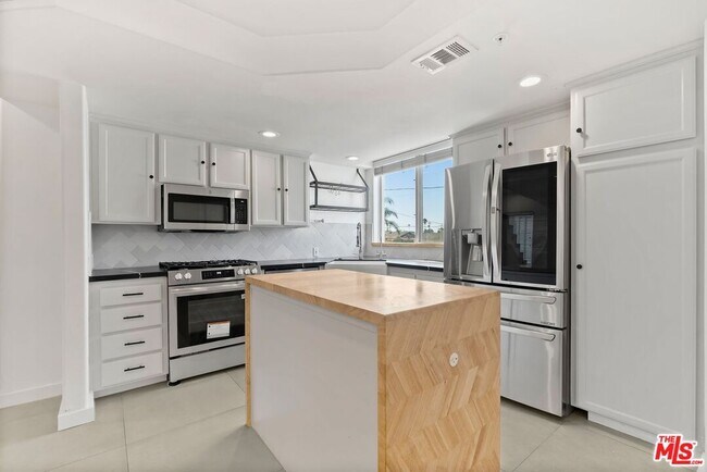Foto del edificio - 3854 Beethoven St