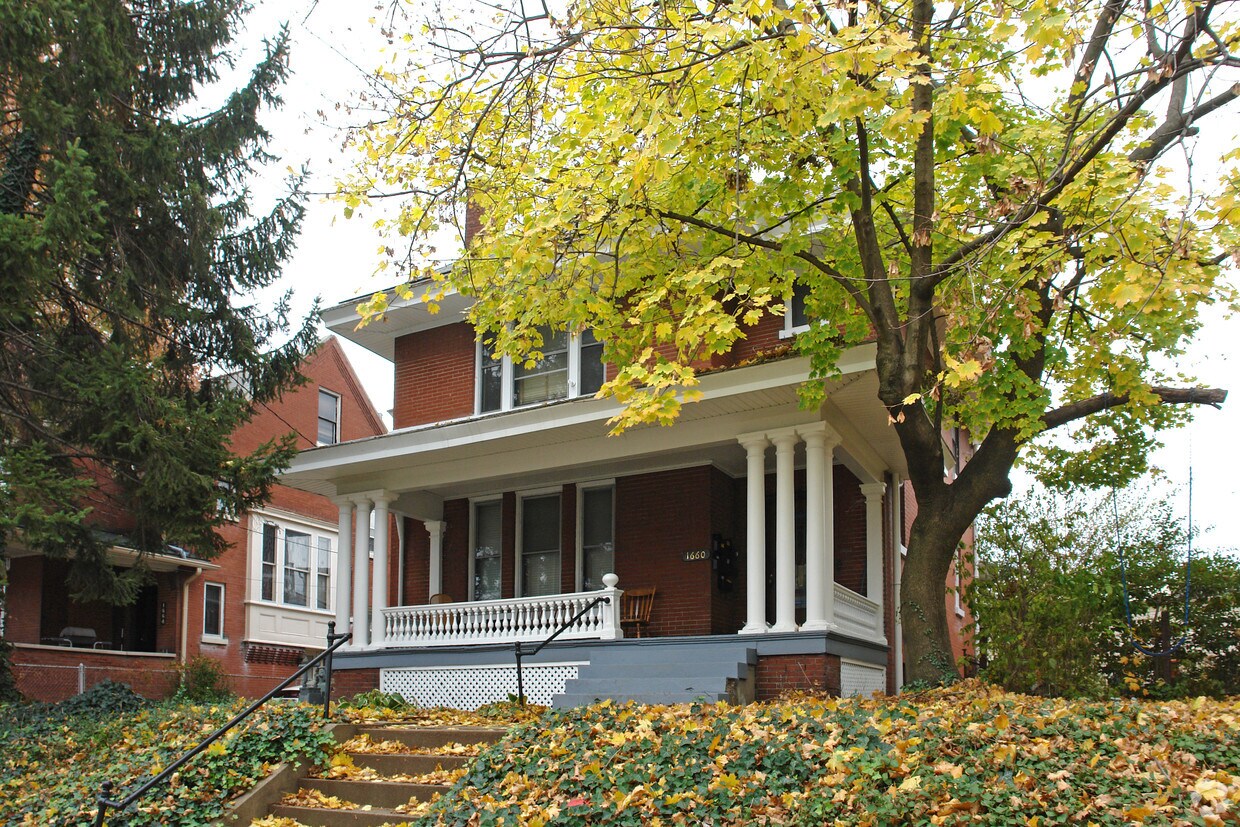 Foto del edificio - 1660 Beechwood Ave