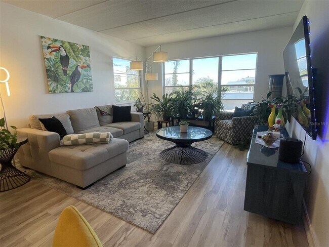 Building Photo - 3806 Gulf of Mexico Dr